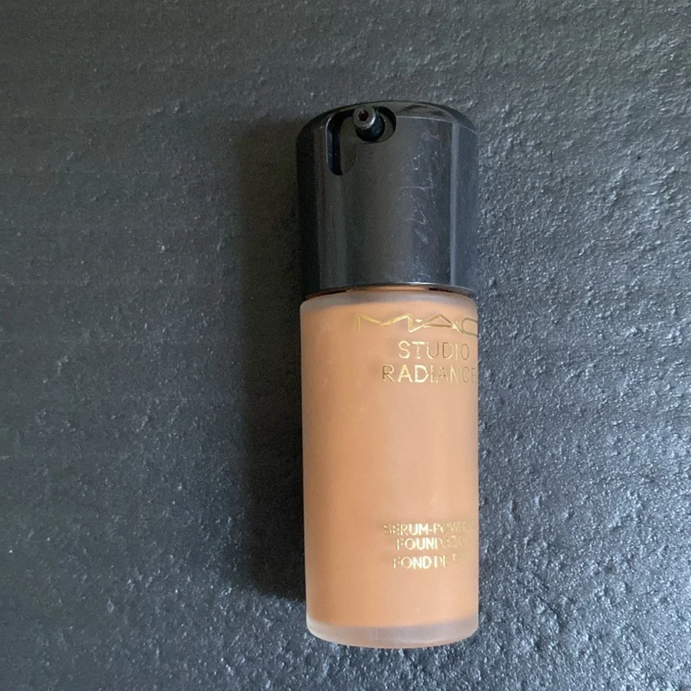 MAC Studio Radiance serum-Powered  Foundation, Color NW35,‎ New without Box